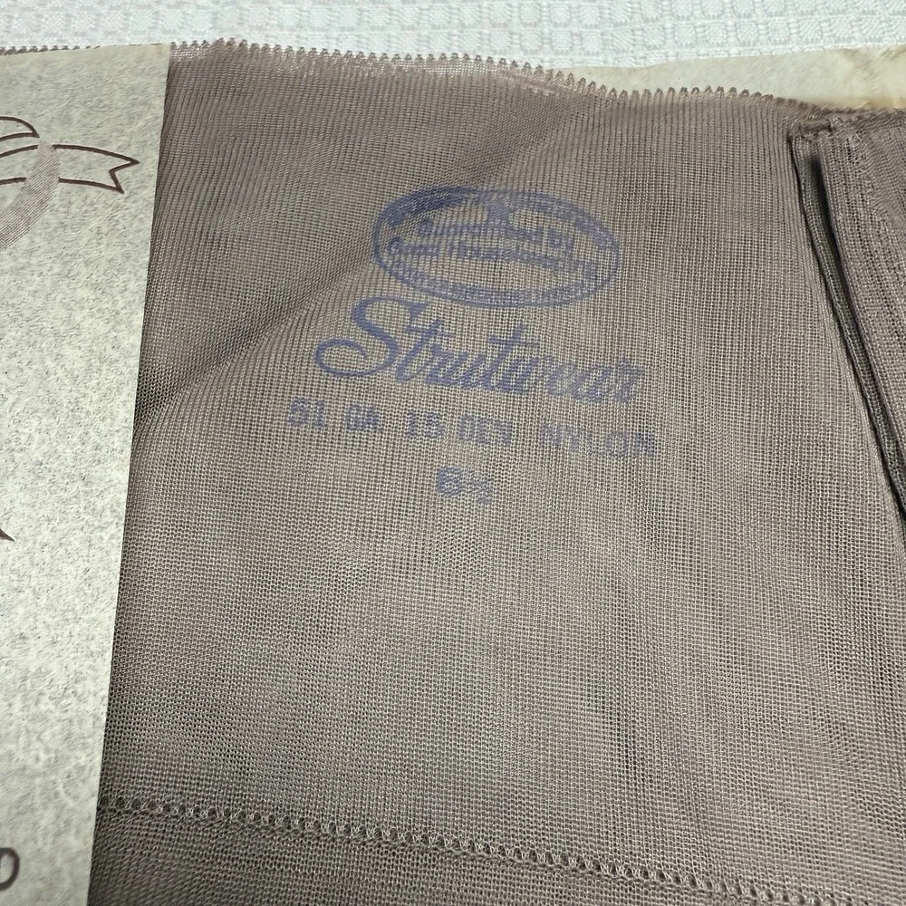 3 Pairs Vtg 50s Strutwear 202 Med Dove Gray‎ 8.5 Nylon Stockings Seams New 1 Box